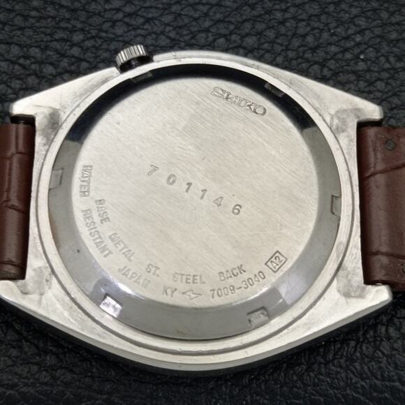 Vintage 1993 Seiko Automatic Mens Silver Watch W/daydate & Gold accents - Picture 8 of 10